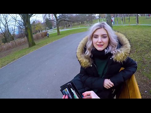 ❤️ Polyká cizí žhavé sperma za peníze - orál v parku Eva Elfie Šukání video u cs.ergoupa.top